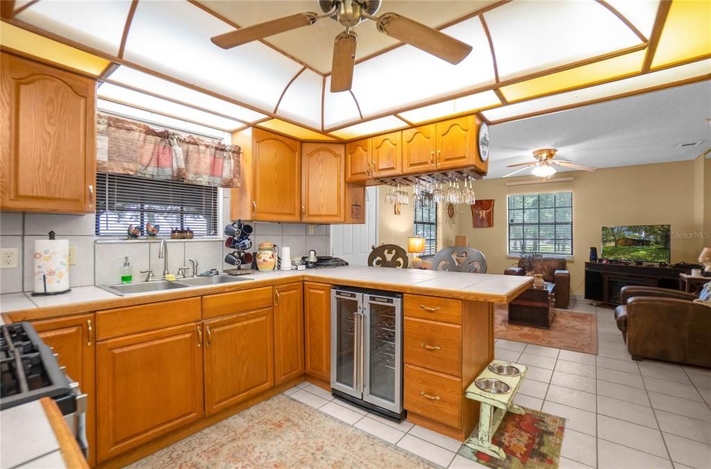 For Sale: $165,000 (2 beds, 1 baths, 676 Square Feet)