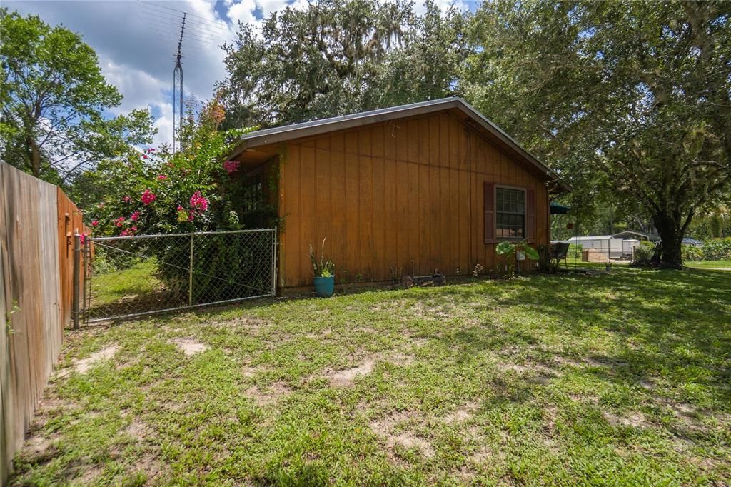 For Sale: $165,000 (2 beds, 1 baths, 676 Square Feet)