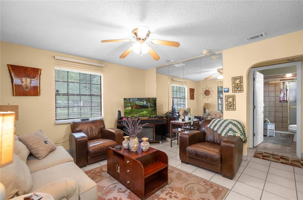 For Sale: $165,000 (2 beds, 1 baths, 676 Square Feet)
