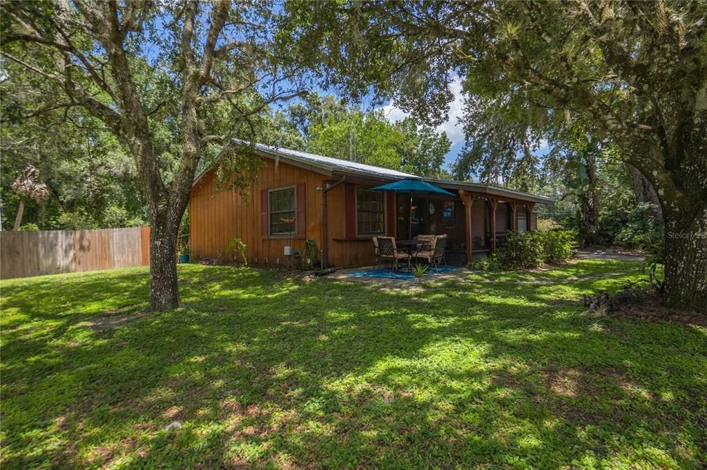 For Sale: $165,000 (2 beds, 1 baths, 676 Square Feet)
