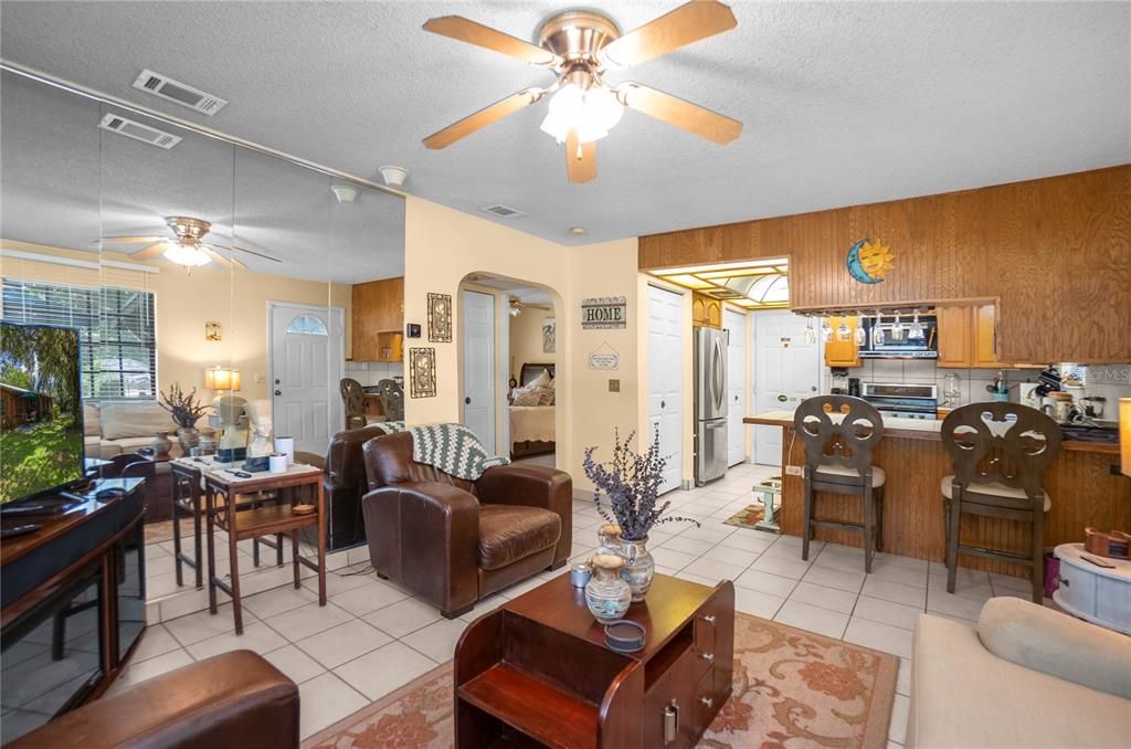 For Sale: $165,000 (2 beds, 1 baths, 676 Square Feet)