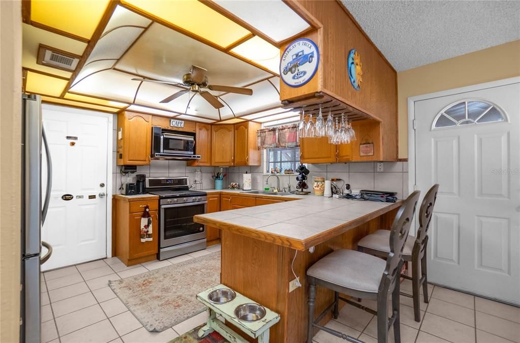 For Sale: $165,000 (2 beds, 1 baths, 676 Square Feet)