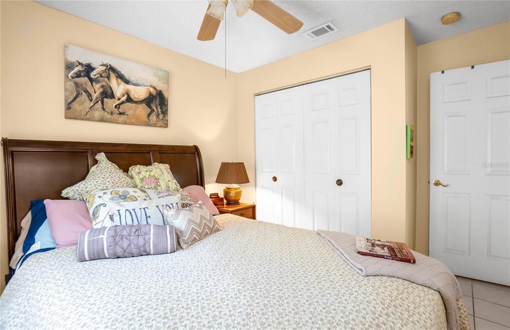 For Sale: $165,000 (2 beds, 1 baths, 676 Square Feet)