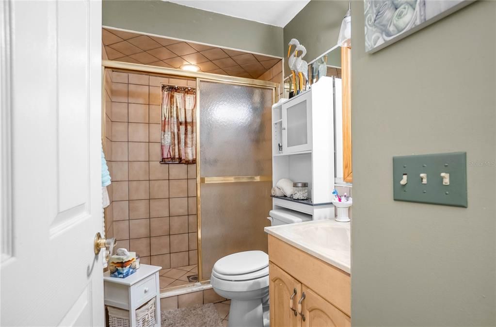 For Sale: $165,000 (2 beds, 1 baths, 676 Square Feet)
