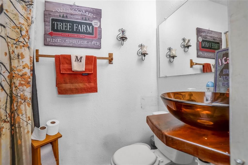 For Sale: $165,000 (2 beds, 1 baths, 676 Square Feet)