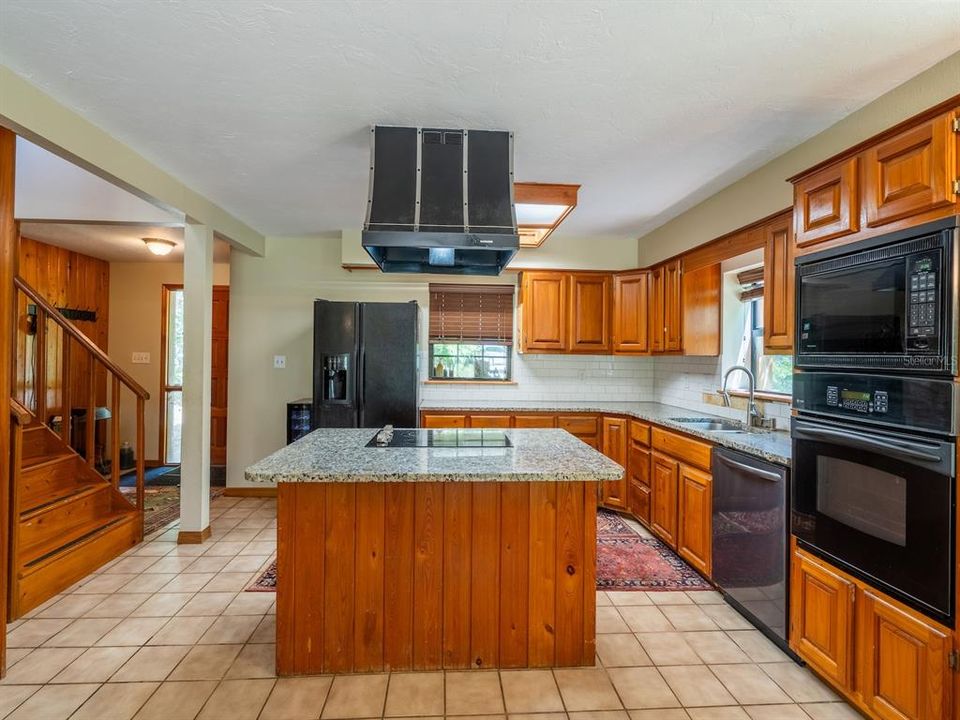 For Sale: $340,000 (3 beds, 2 baths, 1663 Square Feet)