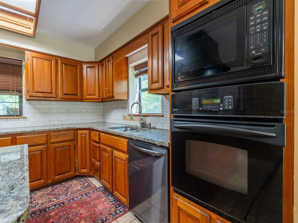 For Sale: $340,000 (3 beds, 2 baths, 1663 Square Feet)