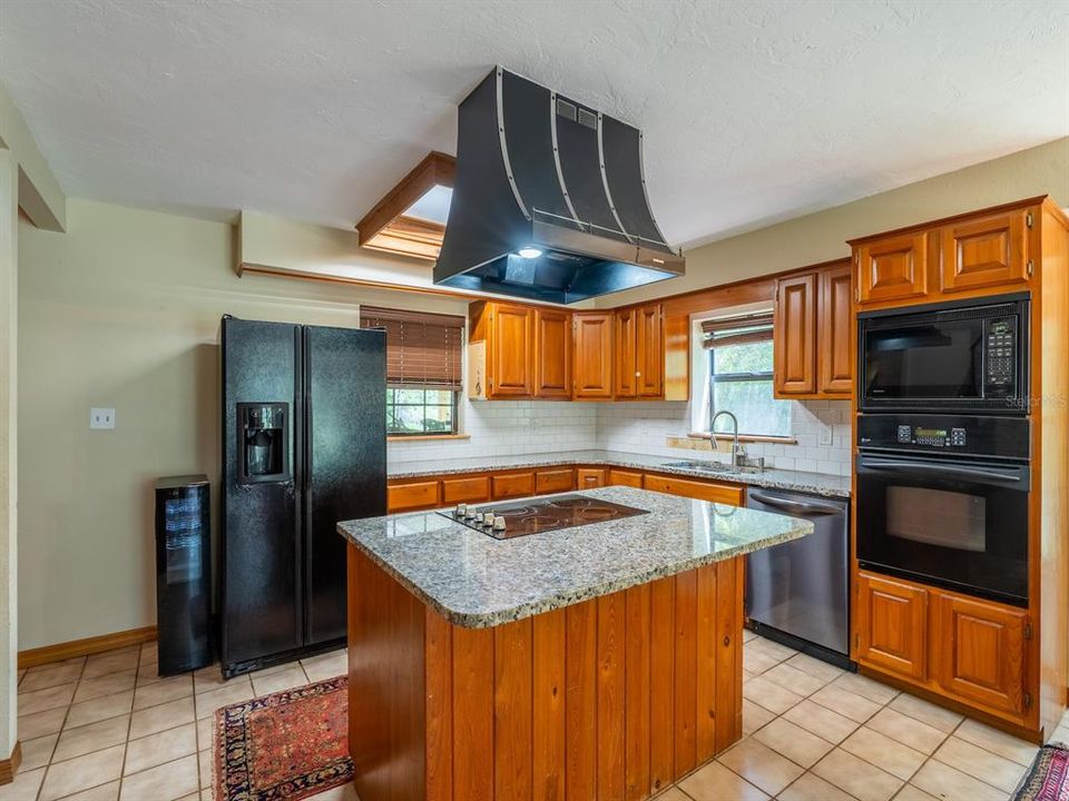 For Sale: $340,000 (3 beds, 2 baths, 1663 Square Feet)