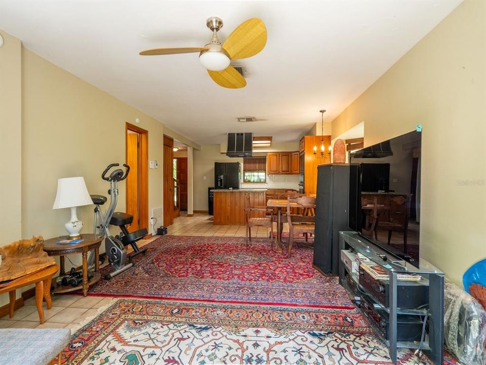 For Sale: $340,000 (3 beds, 2 baths, 1663 Square Feet)