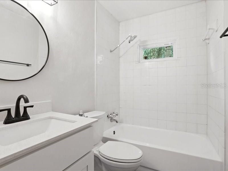 For Sale: $179,999 (2 beds, 1 baths, 840 Square Feet)