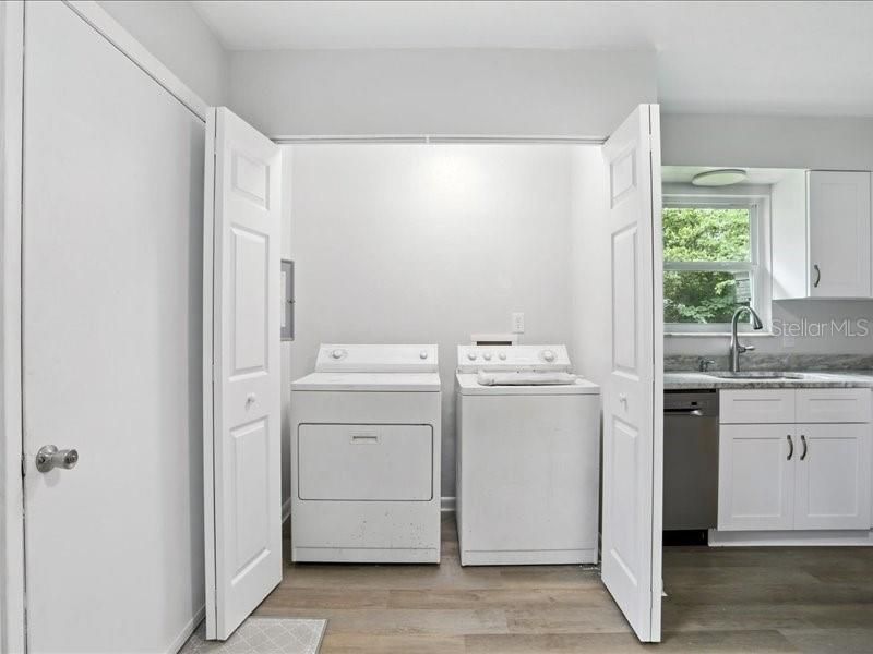 For Sale: $179,999 (2 beds, 1 baths, 840 Square Feet)