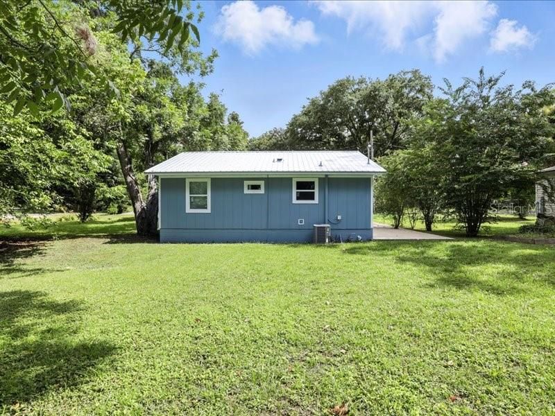 For Sale: $179,999 (2 beds, 1 baths, 840 Square Feet)