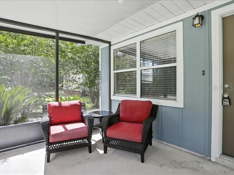 For Sale: $179,999 (2 beds, 1 baths, 840 Square Feet)