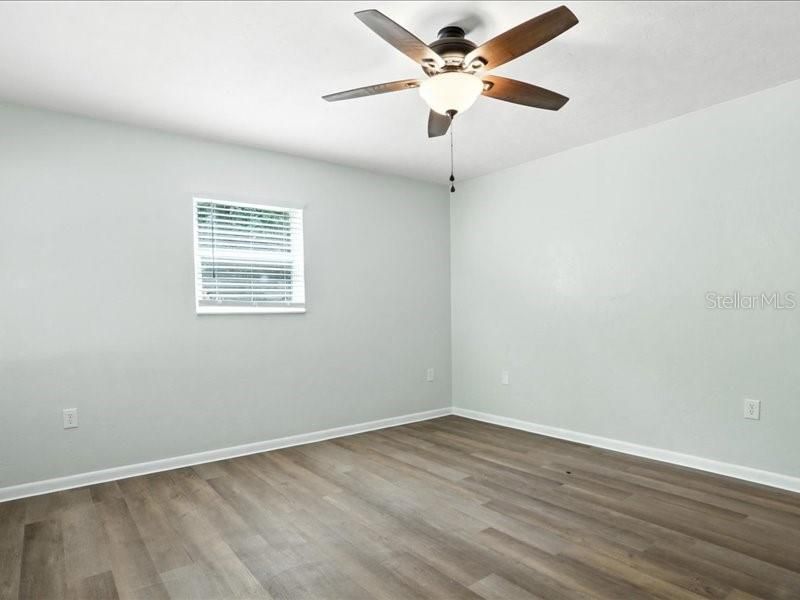 For Sale: $179,999 (2 beds, 1 baths, 840 Square Feet)