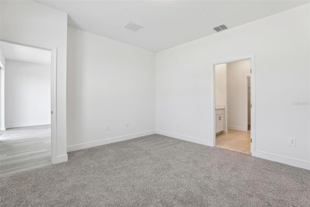 На продажу: $418,074 (4 спален, 2 ванн, 2054 Квадратных фут)