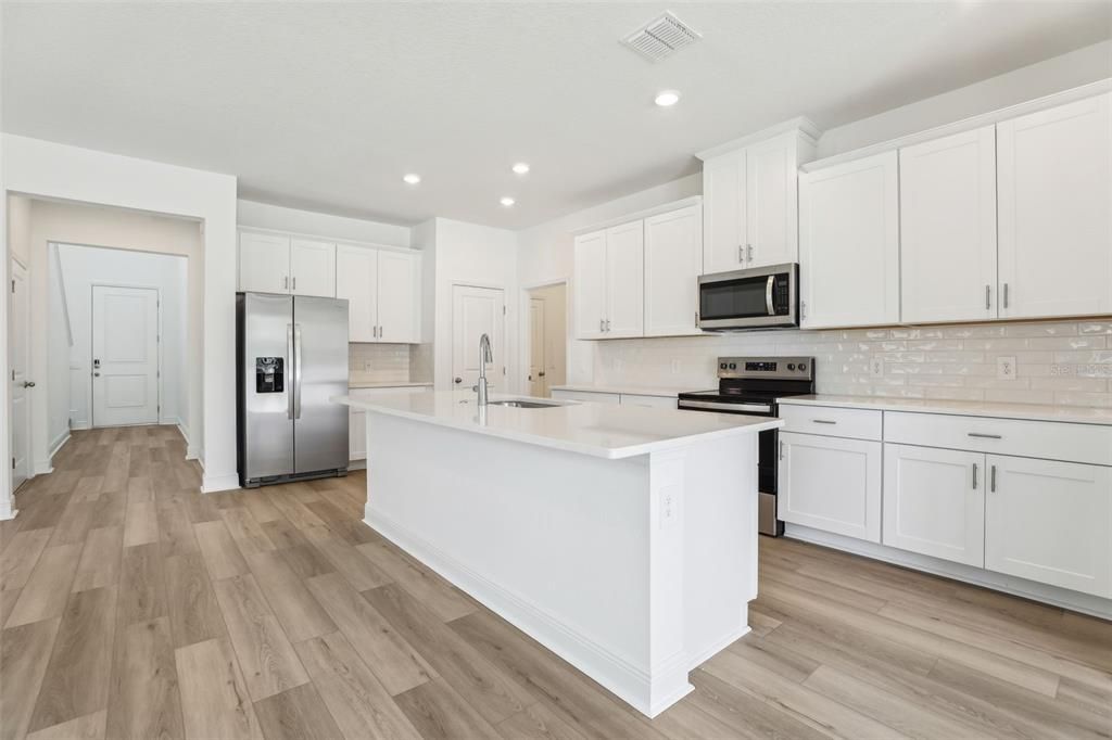 На продажу: $418,074 (4 спален, 2 ванн, 2054 Квадратных фут)