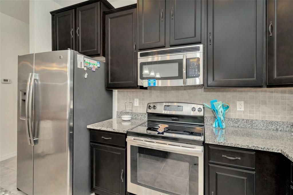 Под контрактом: $305,000 (3 спален, 2 ванн, 1753 Квадратных фут)