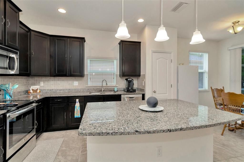 Под контрактом: $305,000 (3 спален, 2 ванн, 1753 Квадратных фут)