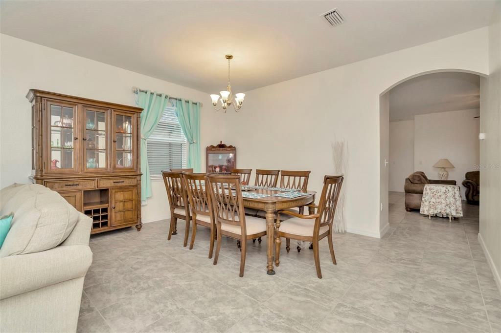 Под контрактом: $305,000 (3 спален, 2 ванн, 1753 Квадратных фут)