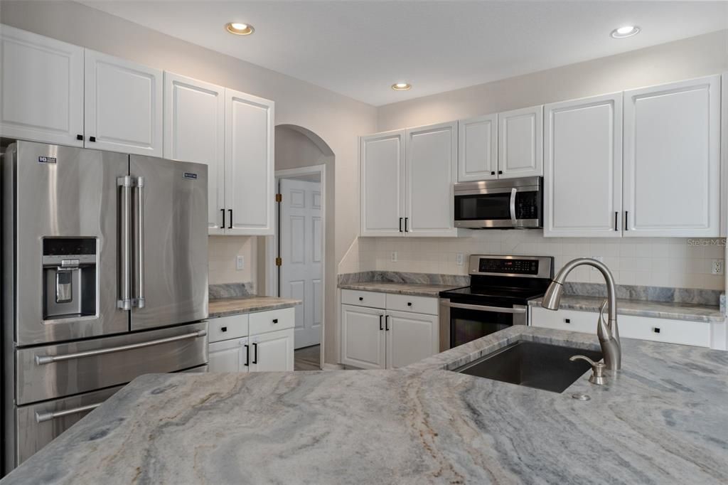 For Sale: $369,900 (4 beds, 3 baths, 2299 Square Feet)