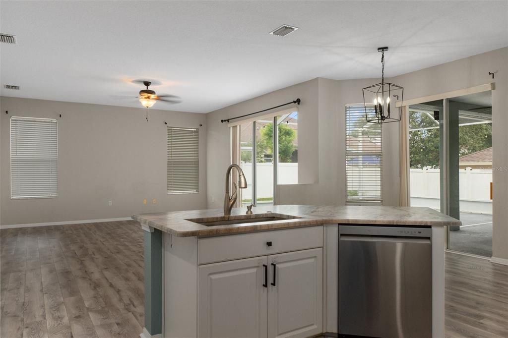 For Sale: $369,900 (4 beds, 3 baths, 2299 Square Feet)