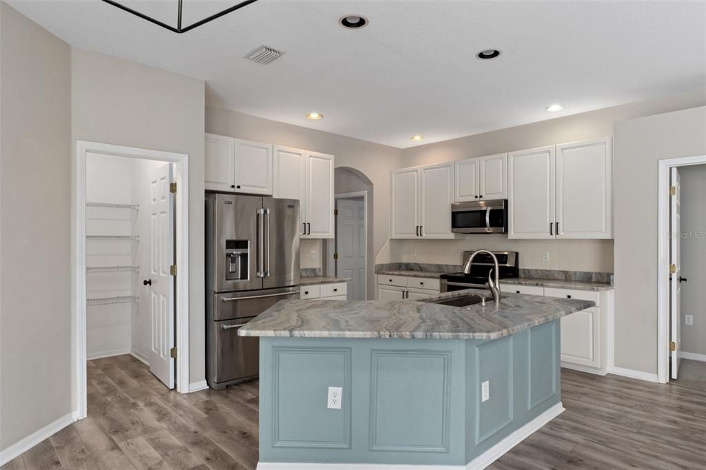 For Sale: $369,900 (4 beds, 3 baths, 2299 Square Feet)