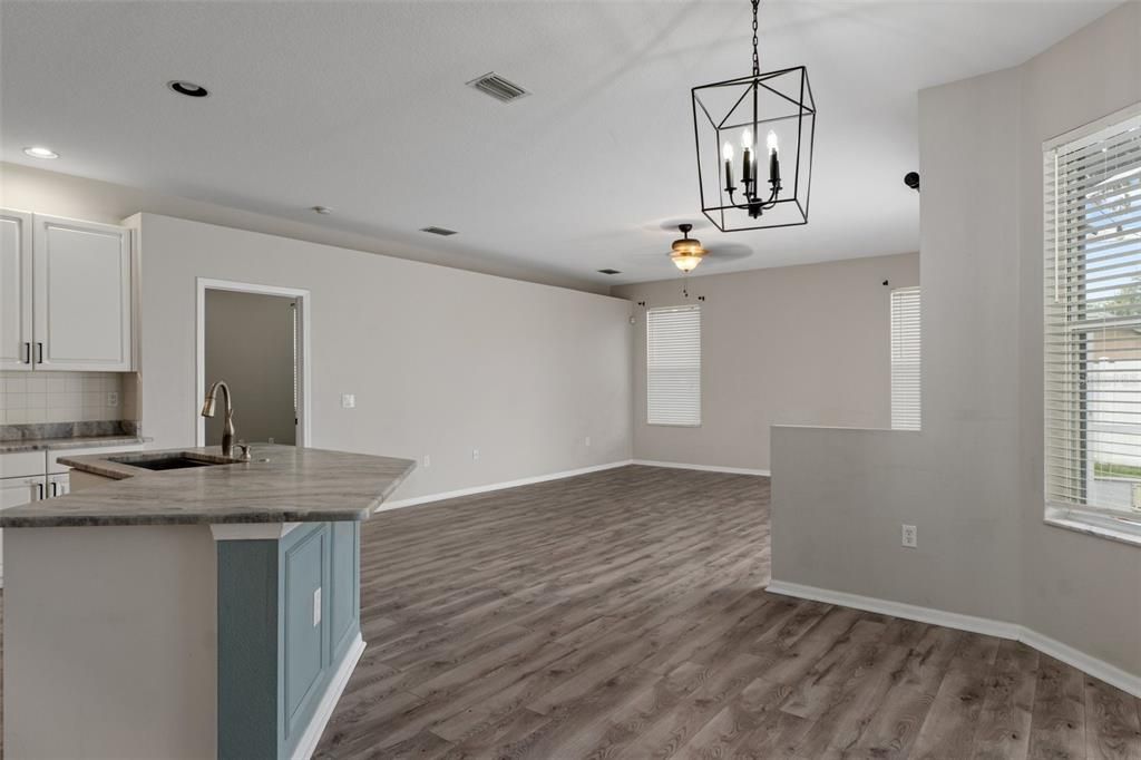 For Sale: $369,900 (4 beds, 3 baths, 2299 Square Feet)