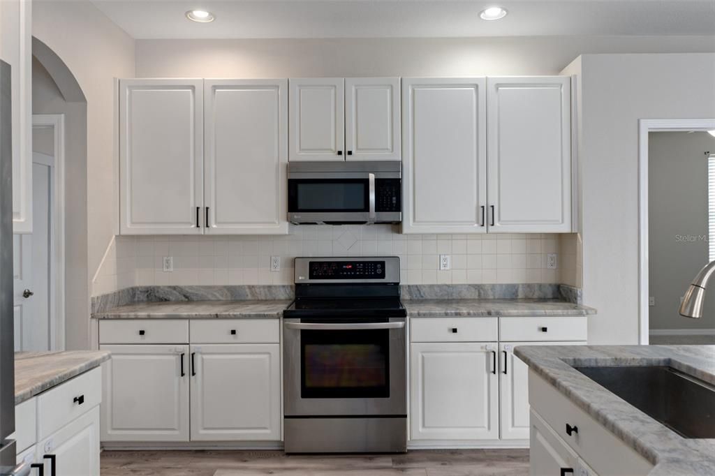 For Sale: $369,900 (4 beds, 3 baths, 2299 Square Feet)