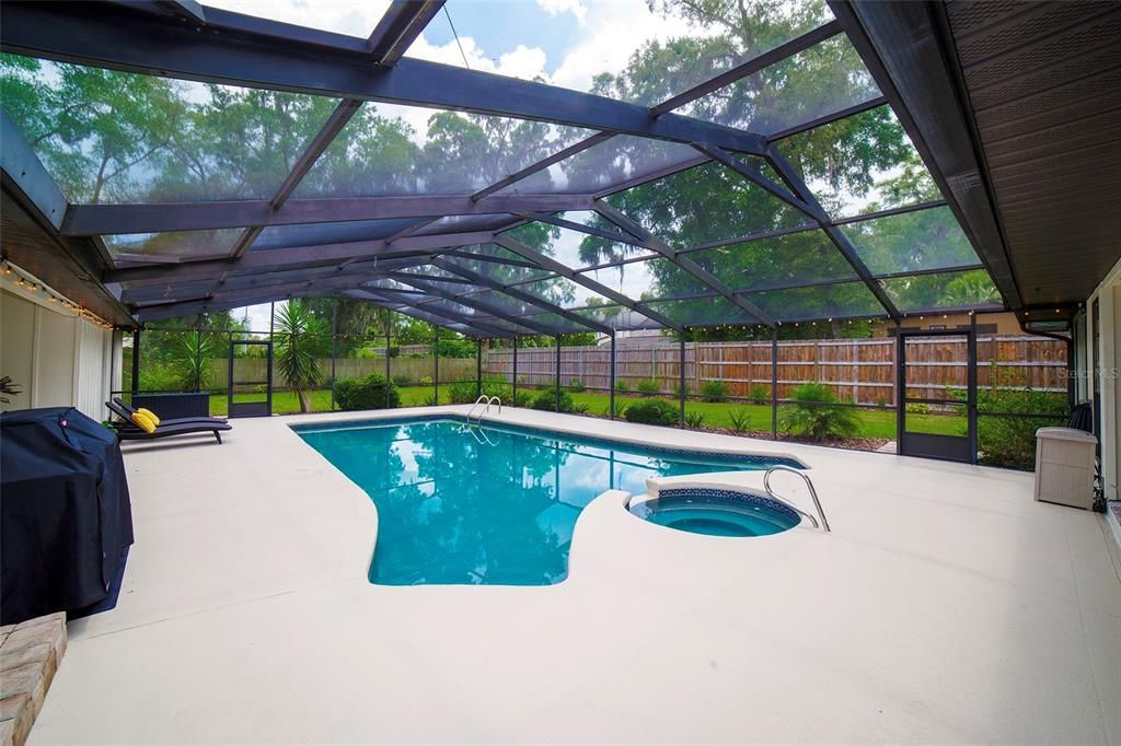 合同活跃: $1,195,000 (4 贝兹, 4 浴室, 4500 平方英尺)