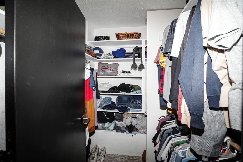 合同活跃: $1,195,000 (4 贝兹, 4 浴室, 4500 平方英尺)