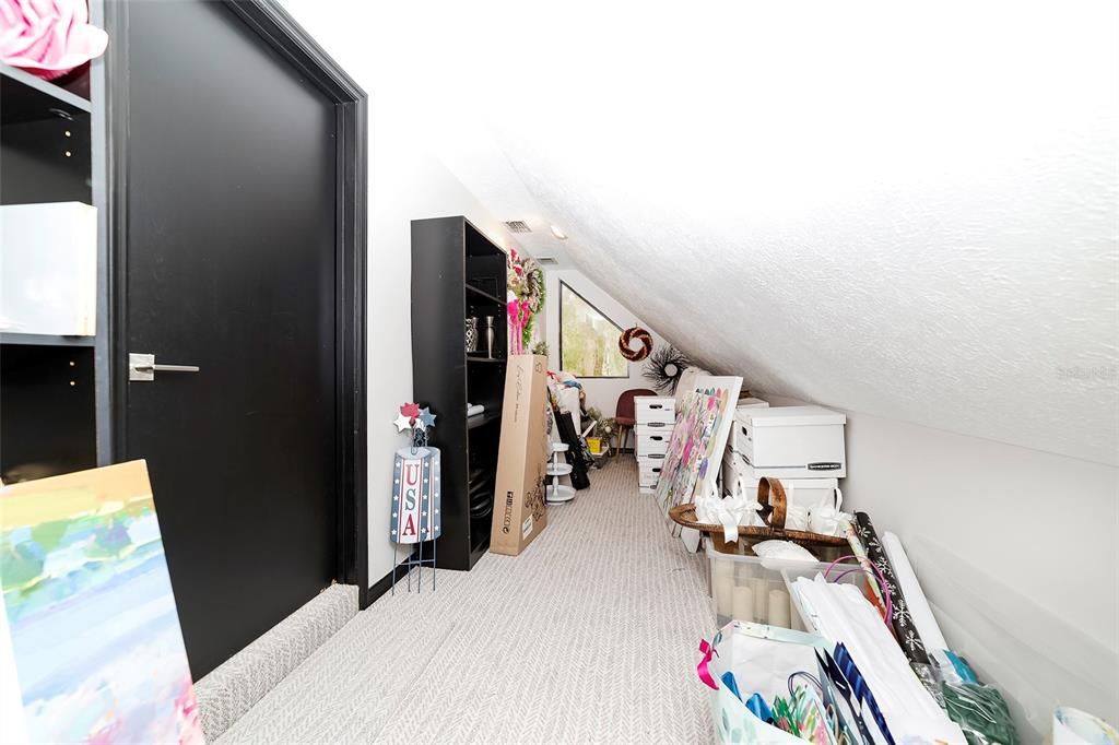 合同活跃: $1,195,000 (4 贝兹, 4 浴室, 4500 平方英尺)