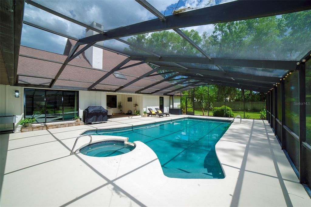 合同活跃: $1,195,000 (4 贝兹, 4 浴室, 4500 平方英尺)