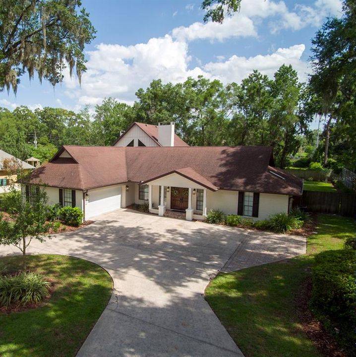 合同活跃: $1,195,000 (4 贝兹, 4 浴室, 4500 平方英尺)