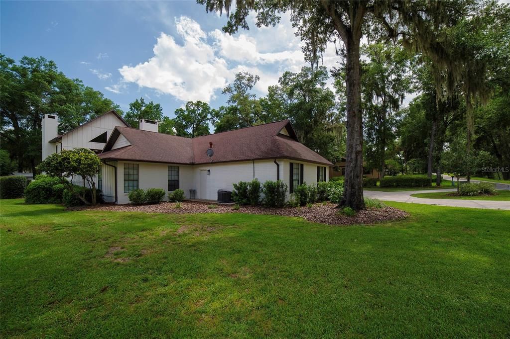 合同活跃: $1,195,000 (4 贝兹, 4 浴室, 4500 平方英尺)