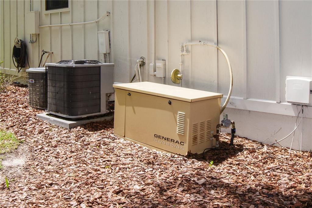 合同活跃: $1,195,000 (4 贝兹, 4 浴室, 4500 平方英尺)