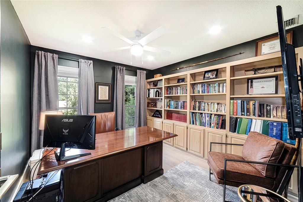 合同活跃: $1,195,000 (4 贝兹, 4 浴室, 4500 平方英尺)