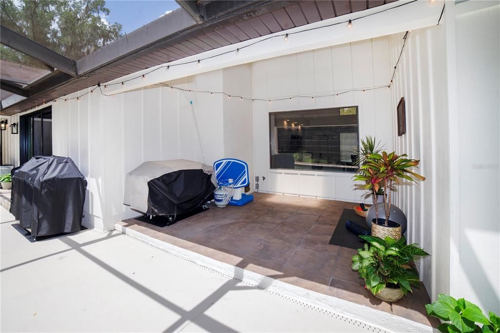 合同活跃: $1,195,000 (4 贝兹, 4 浴室, 4500 平方英尺)