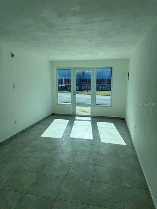 Под контрактом: $325,000 (0 спален, 0 ванн, 2338 Квадратных фут)