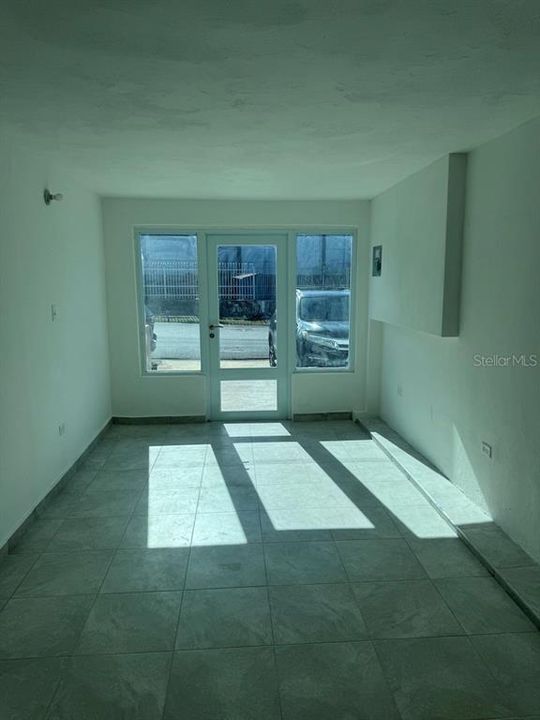 Под контрактом: $325,000 (0 спален, 0 ванн, 2338 Квадратных фут)