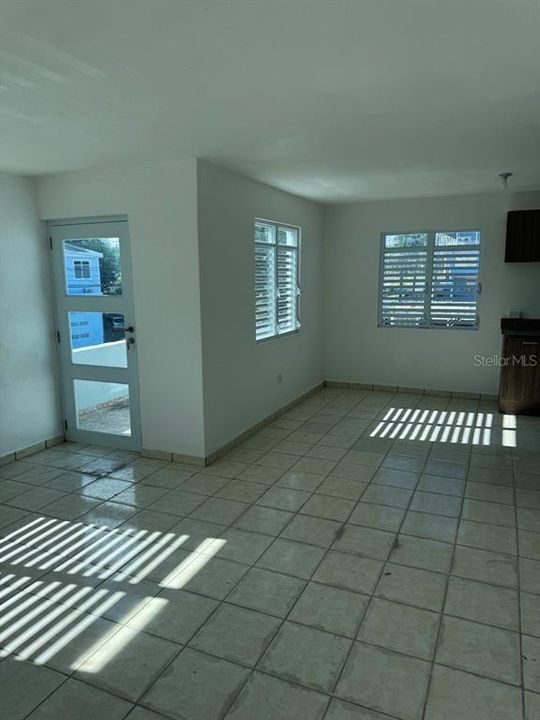 Под контрактом: $325,000 (0 спален, 0 ванн, 2338 Квадратных фут)