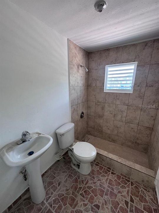 Под контрактом: $325,000 (0 спален, 0 ванн, 2338 Квадратных фут)