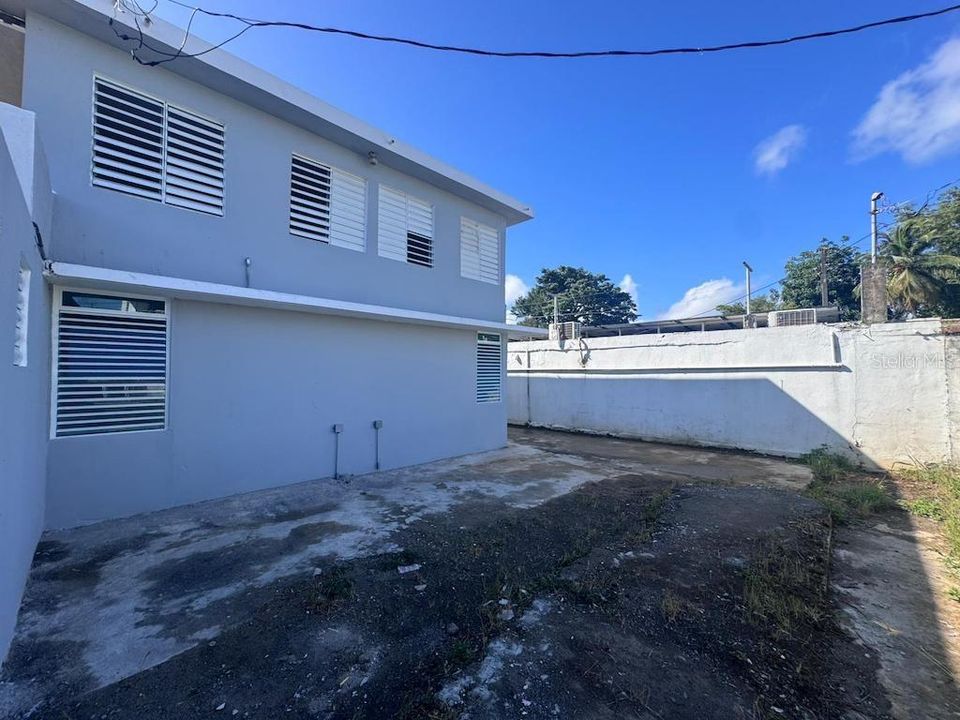 Под контрактом: $325,000 (0 спален, 0 ванн, 2338 Квадратных фут)