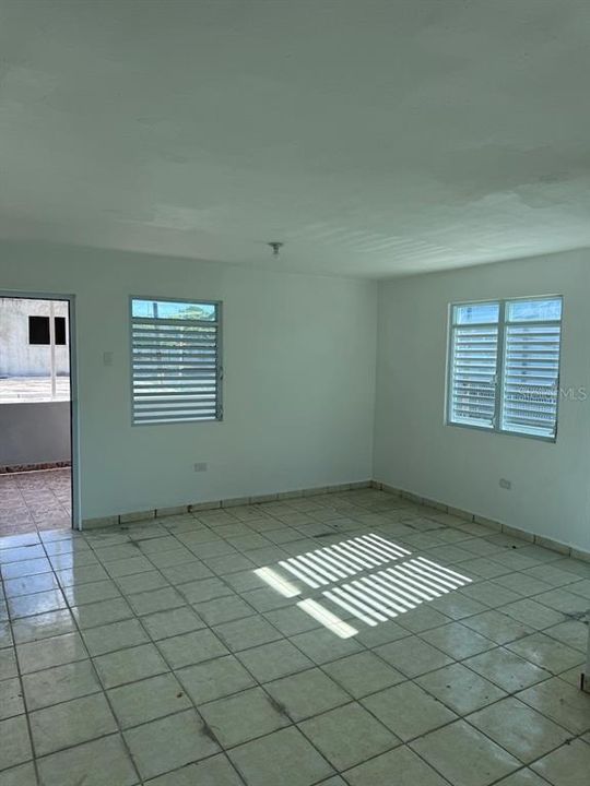 Под контрактом: $325,000 (0 спален, 0 ванн, 2338 Квадратных фут)