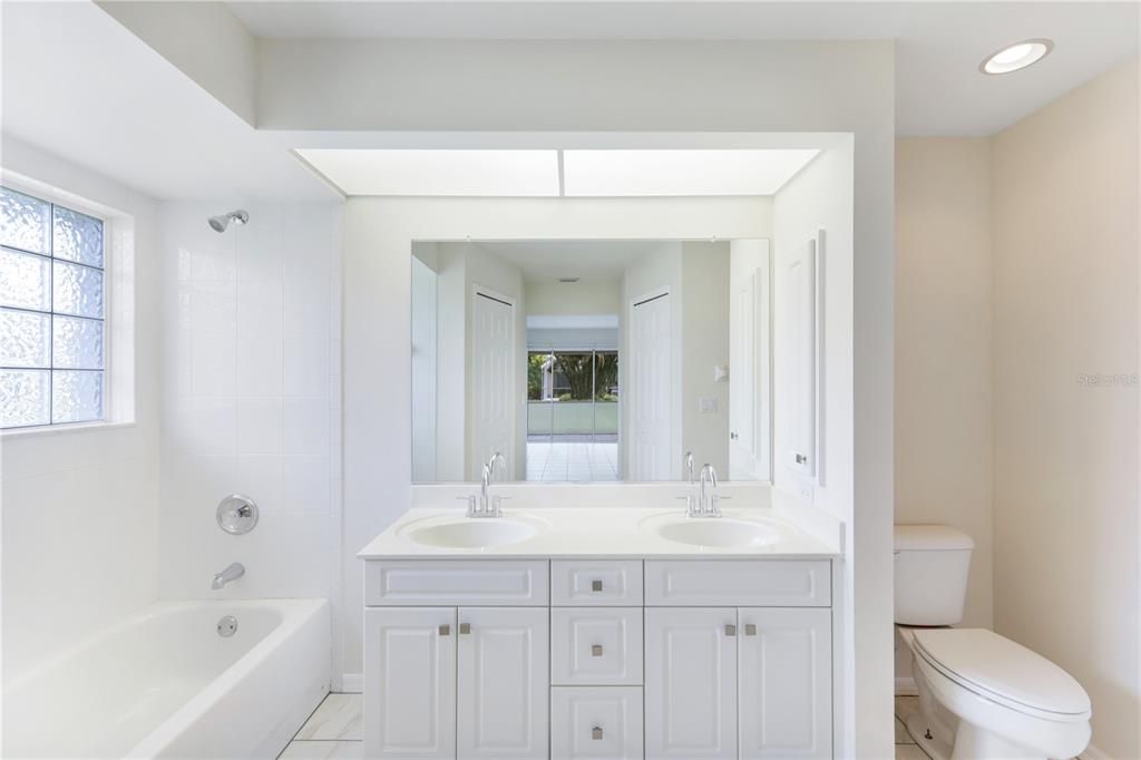 For Sale: $349,900 (3 beds, 2 baths, 1531 Square Feet)