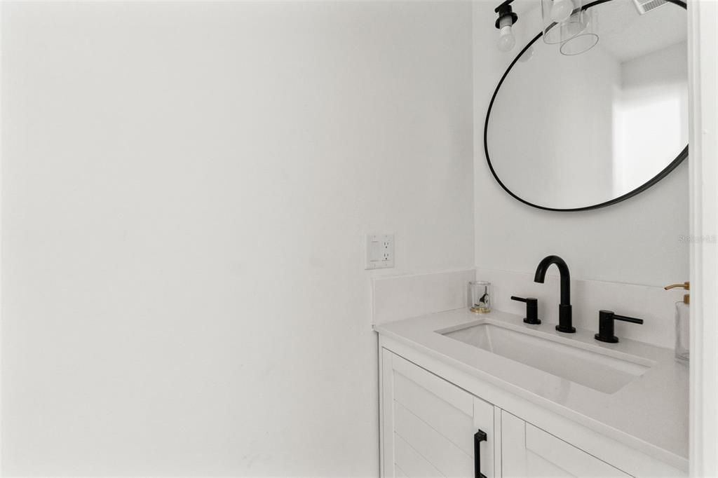 Active With Contract: $289,900 (3 beds, 1 baths, 1359 Square Feet)