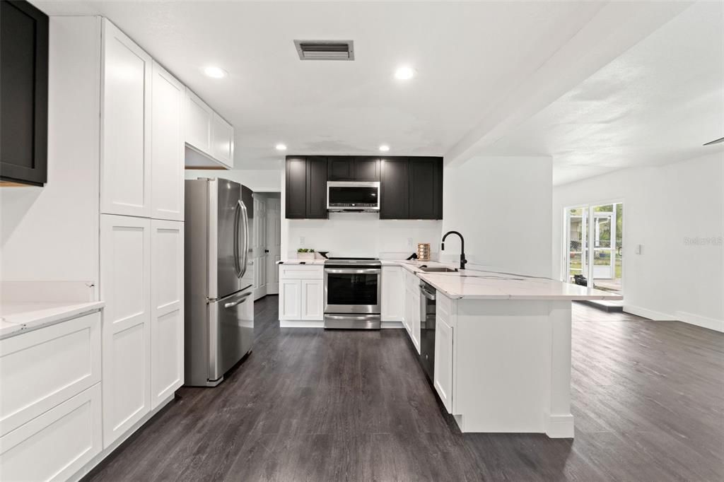 Active With Contract: $289,900 (3 beds, 1 baths, 1359 Square Feet)