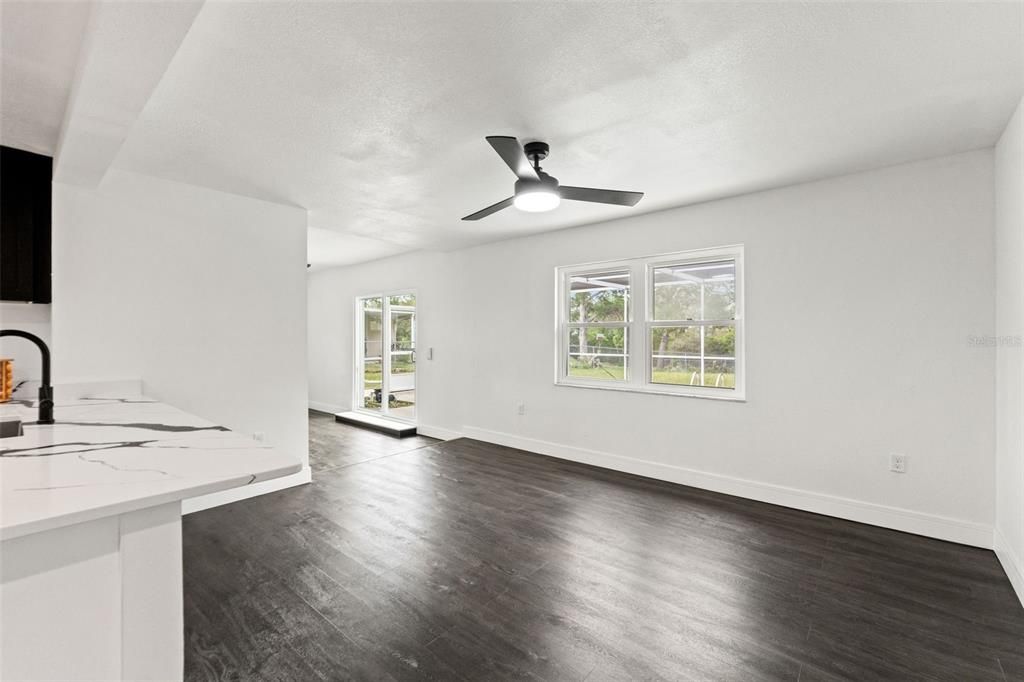 Active With Contract: $289,900 (3 beds, 1 baths, 1359 Square Feet)