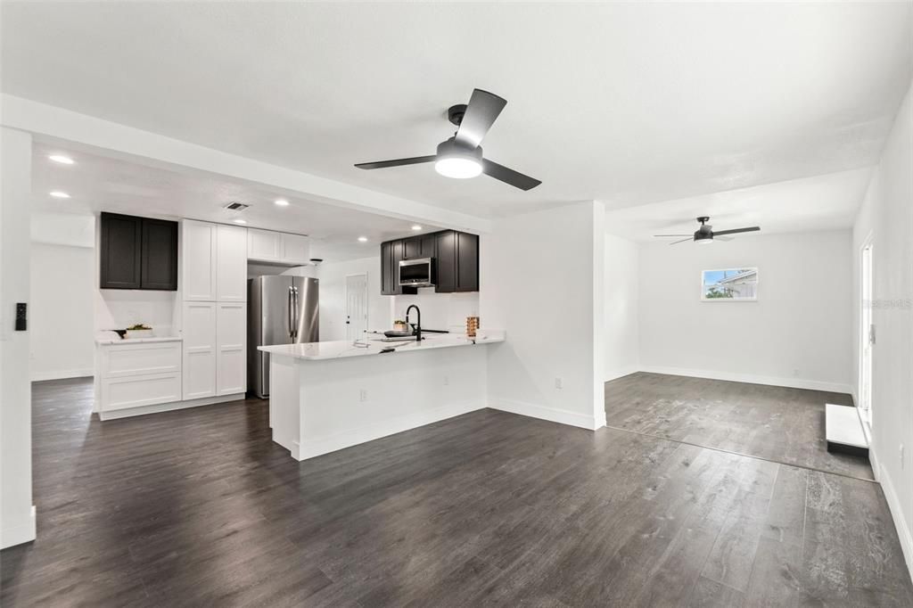 Active With Contract: $289,900 (3 beds, 1 baths, 1359 Square Feet)