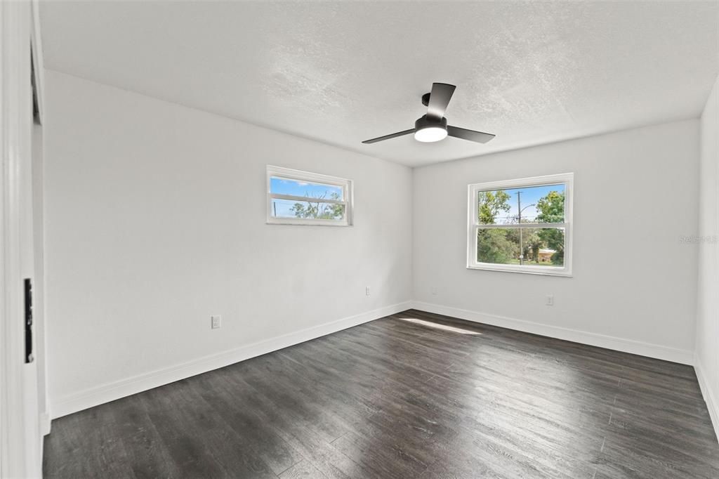 Active With Contract: $289,900 (3 beds, 1 baths, 1359 Square Feet)