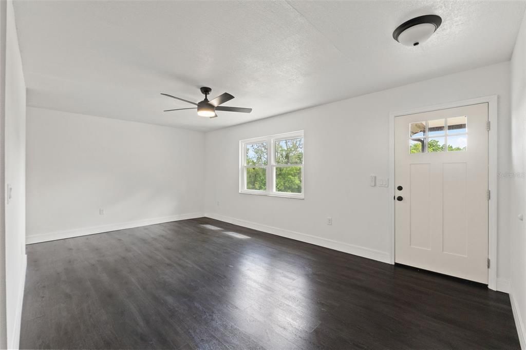 Active With Contract: $289,900 (3 beds, 1 baths, 1359 Square Feet)